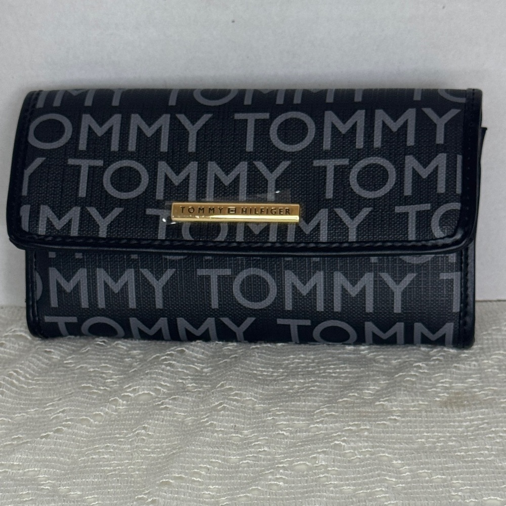 Tommy Hilfiger Wallet Trifold Clutch Logo Women’s Organizer Wallets NWOT